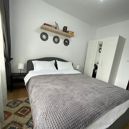Apartament Cina Husi Екстер'єр фото